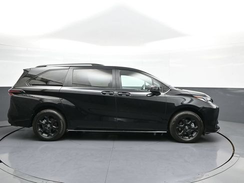 Certified 2026 Toyota Sienna XLE Woodland Edition AWD/4WD image 5