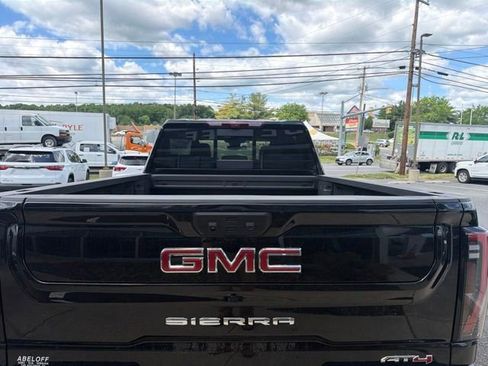 Used 2025 GMC Sierra 2500 AT4 w/ AT4 Premium Plus Package AWD/4WD image 7