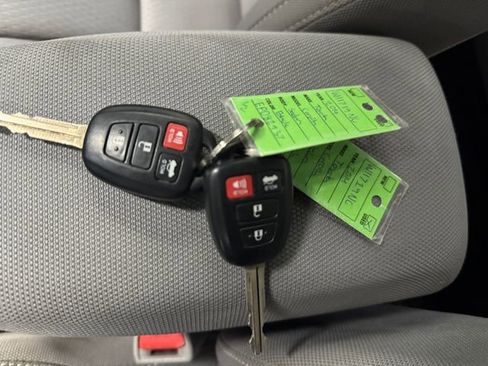 Used 2014 Toyota Corolla LE image 26