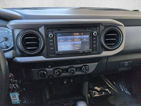 Used 2019 Toyota Tacoma SR5 AWD/4WD image 15