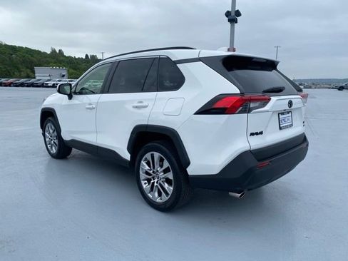 Used 2019 Toyota RAV4 XLE Premium AWD/4WD image 6