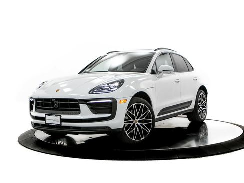 Certified 2026 Porsche Macan AWD/4WD image 1
