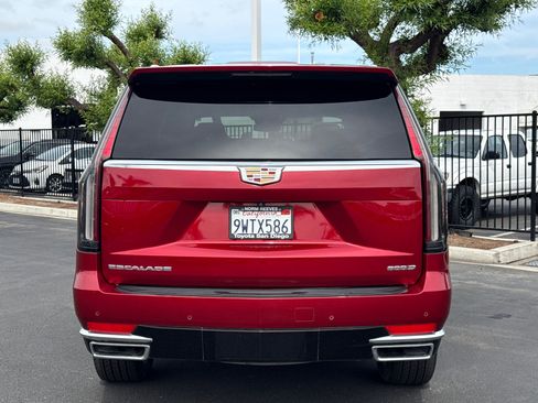 Used 2024 Cadillac Escalade Luxury AWD/4WD image 8
