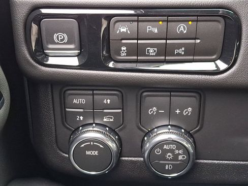 New 2026 GMC Yukon XL Denali w/ Sun & Power Step Package AWD/4WD image 11