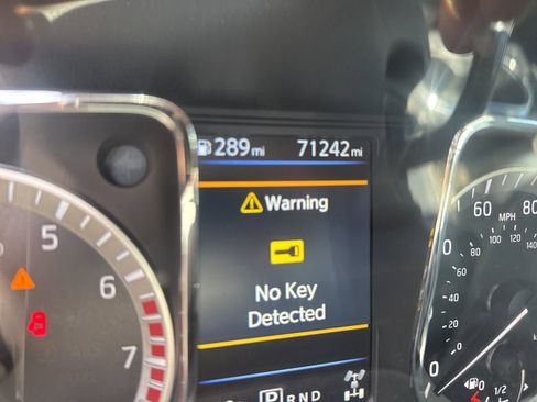 Used 2019 Nissan Titan SV w/ SV Convenience Package image 21