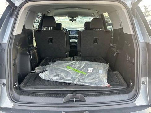 Used 2020 GMC Acadia SLE w/ Driver Convenience Package image 9