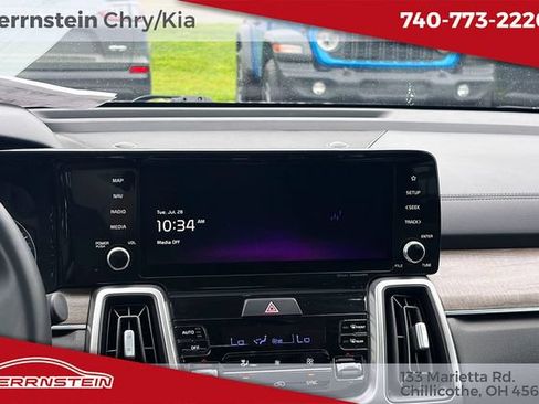 Used 2022 Kia Sorento S w/ Panoramic Sunroof Package AWD/4WD image 9