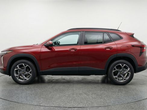 Used 2025 Chevrolet Trax LT image 5