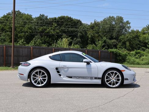 Used 2024 Porsche 718 Cayman RWD image 9