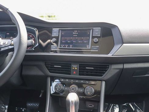 Used 2019 Volkswagen Jetta SE FWD image 14