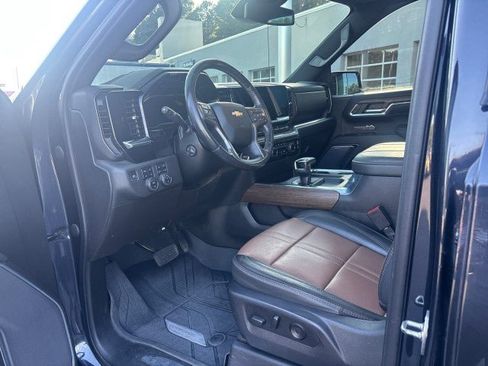 Used 2023 Chevrolet Silverado 1500 High Country w/ High Country Premium Package AWD/4WD image 14