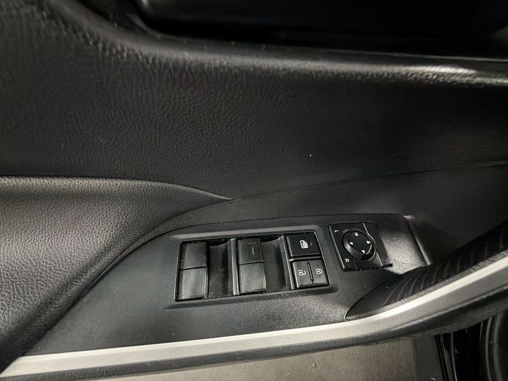 Used 2021 Toyota RAV4 LE FWD image 20