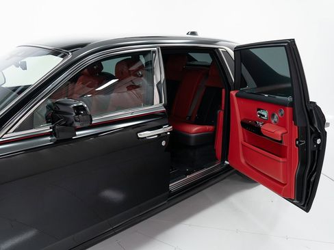 Certified 2024 Rolls-Royce Phantom Sedan w/ The Phantom Package image 21