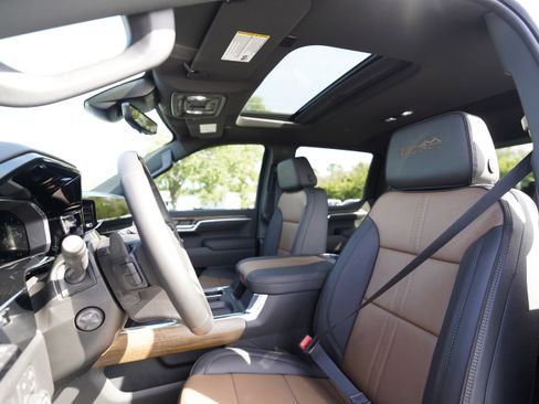 New 2026 Chevrolet Silverado 1500 High Country w/ High Country Premium Package AWD/4WD image 9