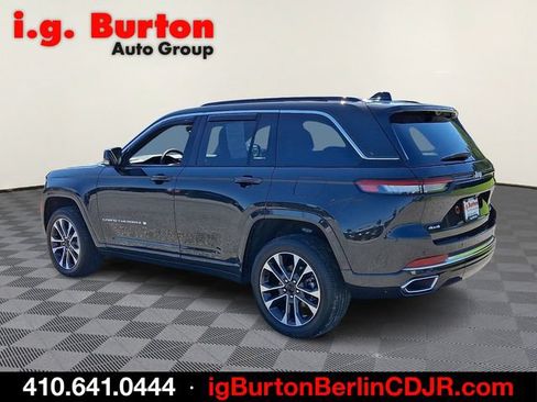 Used 2024 Jeep Grand Cherokee Overland w/ Luxury Tech Group IV AWD/4WD image 4