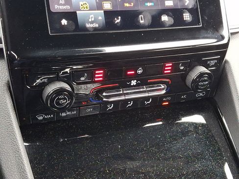 Used 2023 Jeep Grand Cherokee Altitude image 27