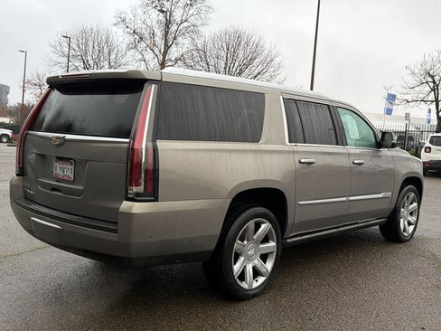 Used 2019 Cadillac Escalade ESV Premium Luxury image 5