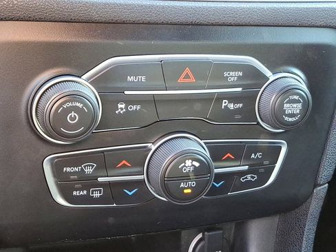 Used 2018 Dodge Charger SXT Plus w/ Blacktop Package image 15