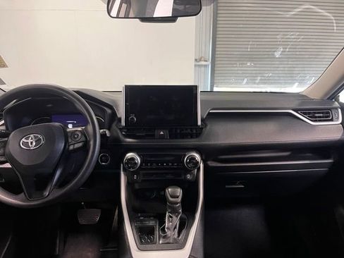 Used 2024 Toyota RAV4 XLE FWD image 20