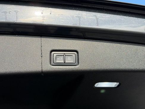 Certified 2025 Audi Q5 2.0T Premium Plus image 21