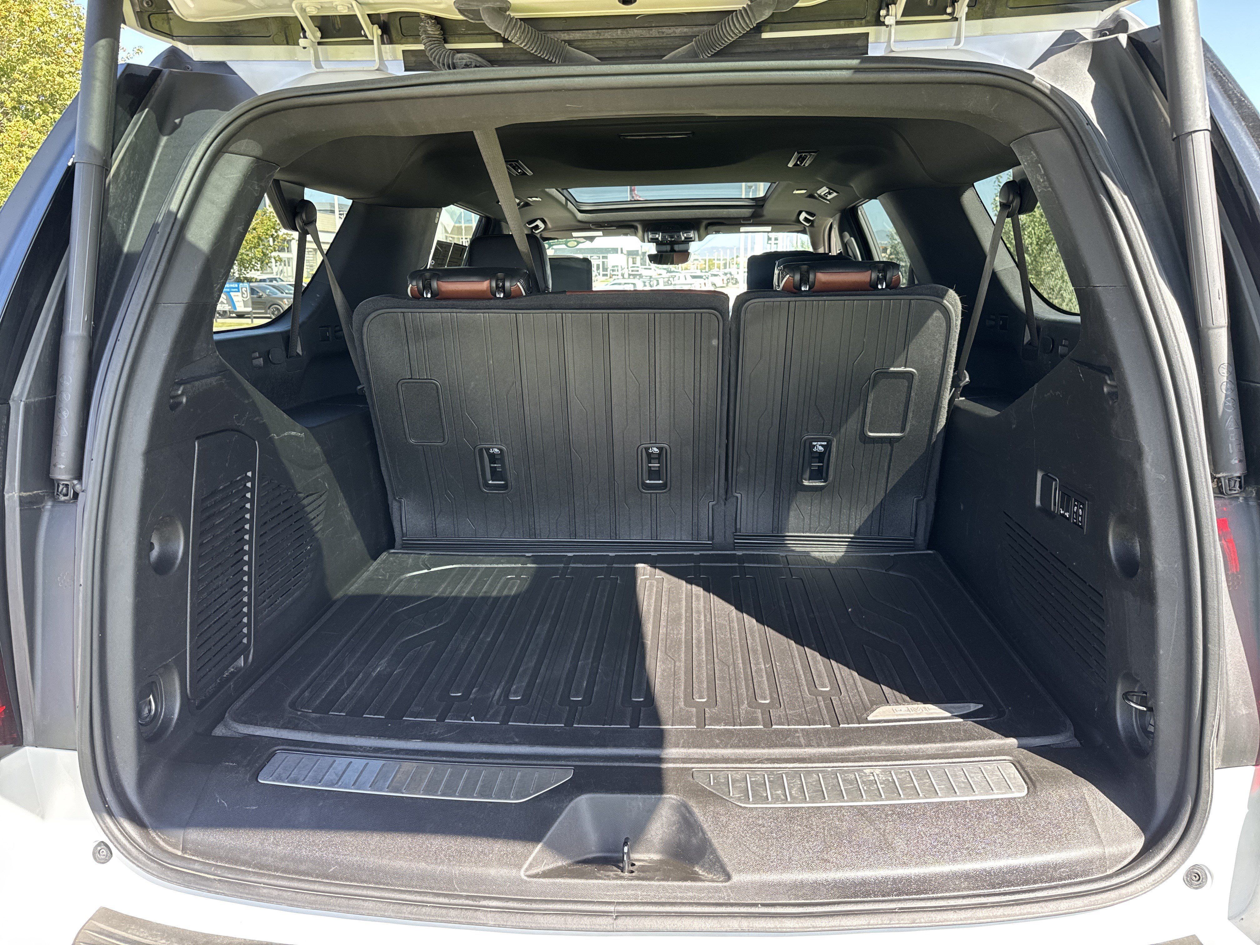 Used 2023 GMC Yukon XL Denali Ultimate AWD/4WD image 25