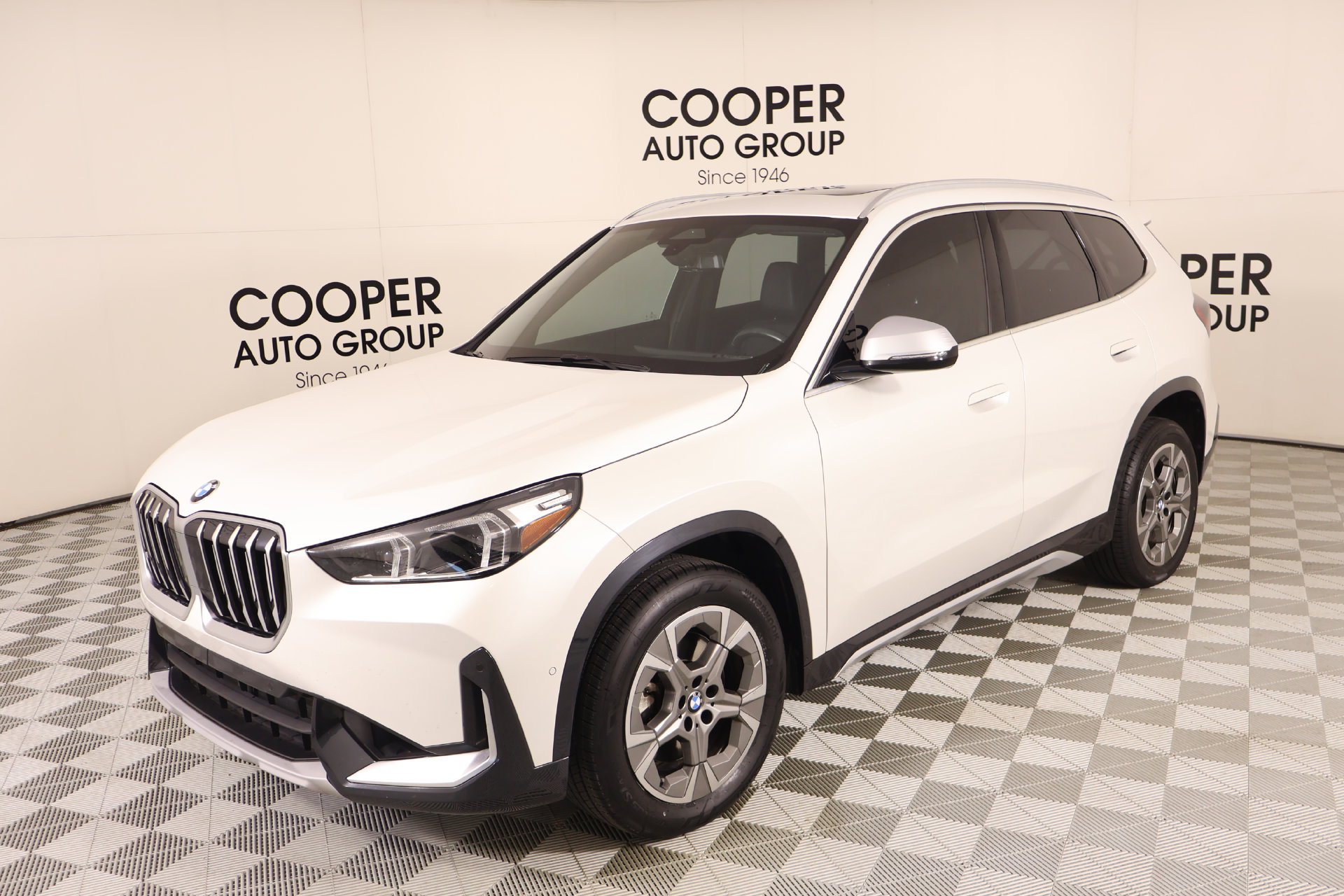 Used 2023 BMW X1 xDrive28i w/ Convenience Package AWD/4WD image 10