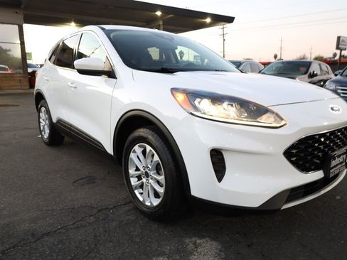 Used 2020 Ford Escape SE image 34