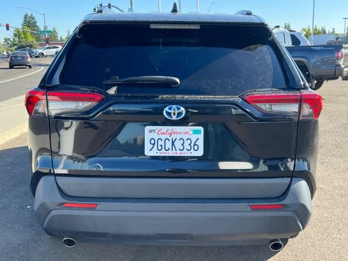 Used 2023 Toyota RAV4 LE AWD/4WD image 5