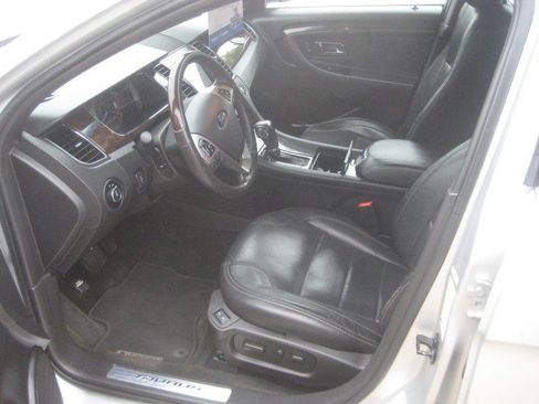 Used 2017 Ford Taurus Limited FWD image 13