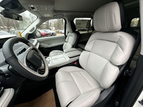 New 2025 Lincoln Navigator L Reserve image 11