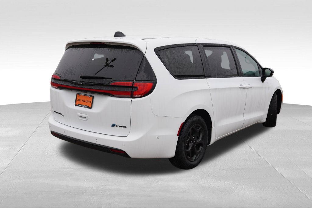 Used 2024 Chrysler Pacifica Limited FWD image 5