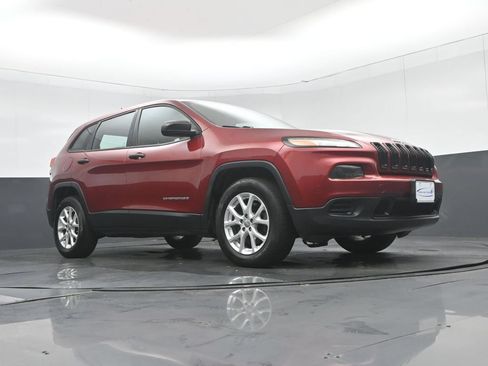 Used 2014 Jeep Cherokee Sport w/ Cold Weather Group AWD/4WD image 52