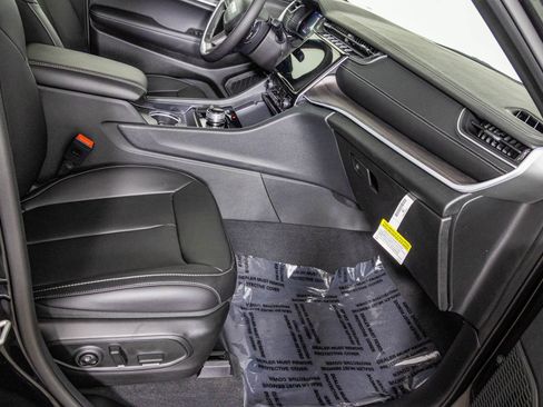 New 2025 Jeep Grand Cherokee Limited image 37