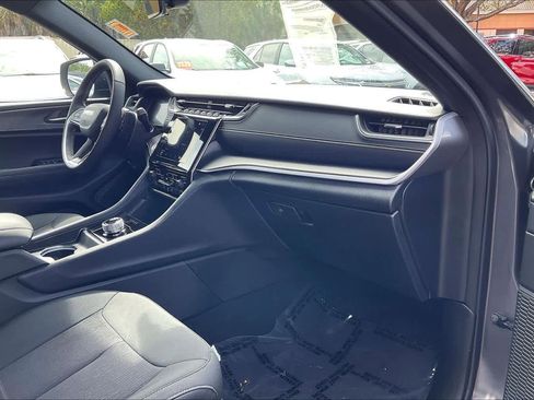 Used 2025 Jeep Grand Cherokee Laredo X w/ Luxury Tech Group I RWD image 16