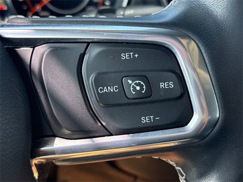 Used 2020 Jeep Wrangler Unlimited Sahara image 18