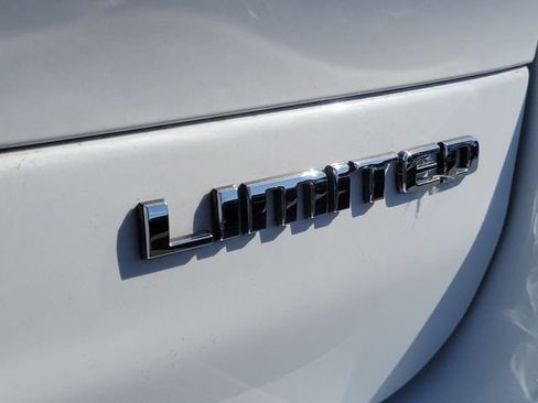 Used 2023 Jeep Grand Cherokee L Limited AWD/4WD image 8