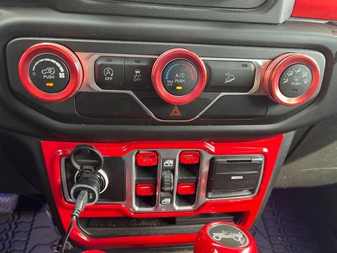Used 2018 Jeep Wrangler Unlimited Sport S AWD/4WD image 15