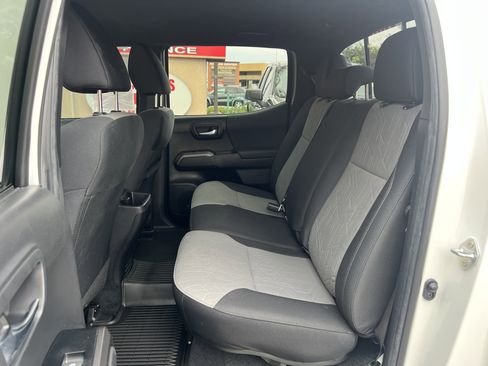 Used 2022 Toyota Tacoma TRD Off-Road w/ Technology Package image 29