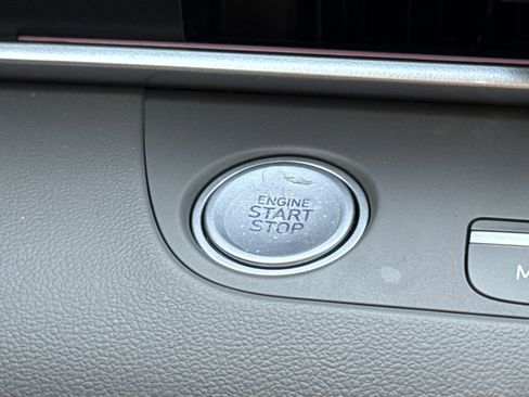 Certified 2025 Hyundai Elantra SEL image 25