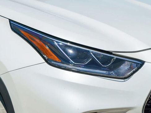 Used 2023 Toyota Highlander Platinum AWD/4WD image 5