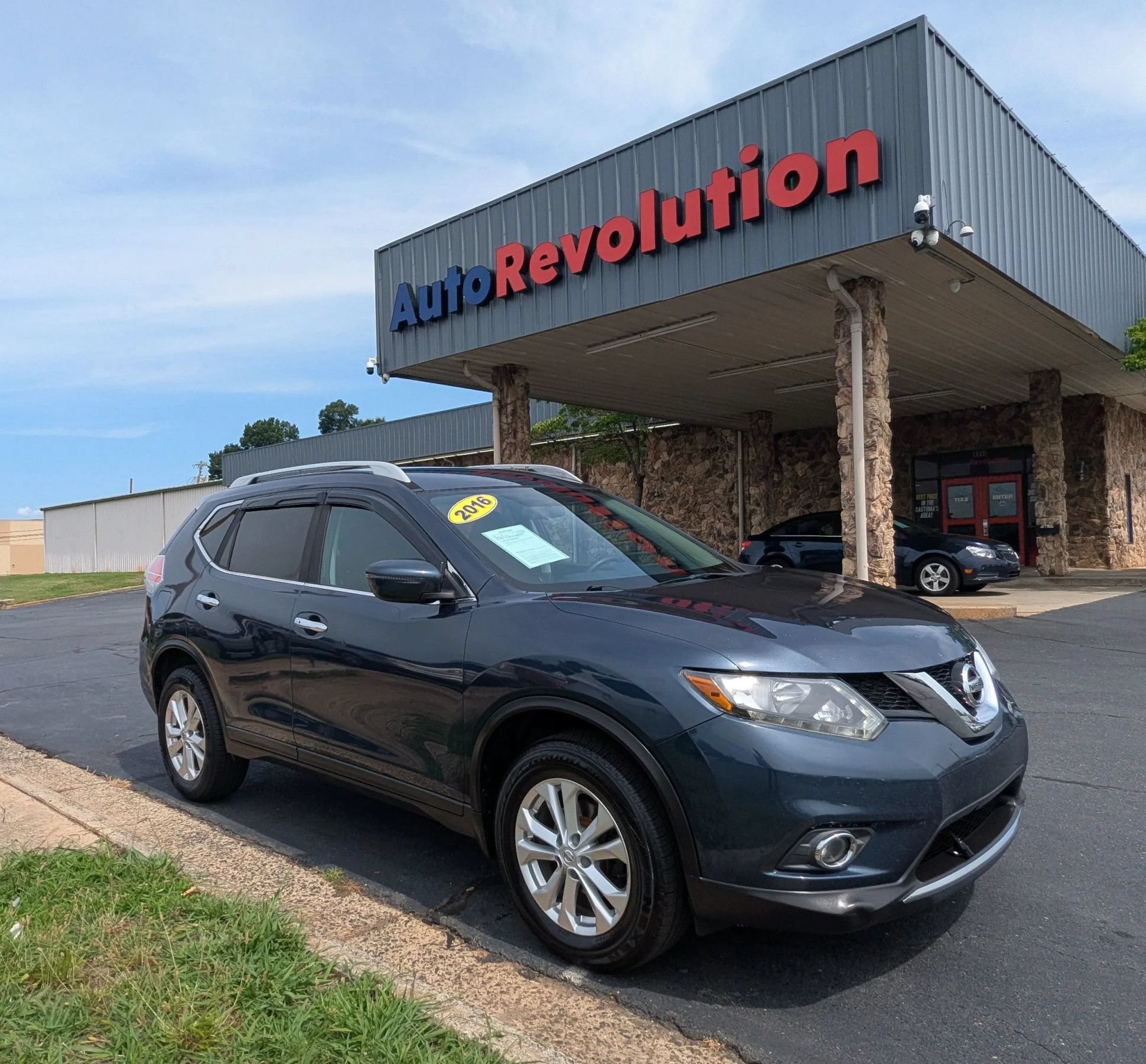Used 2016 Nissan Rogue S AWD/4WD image 1
