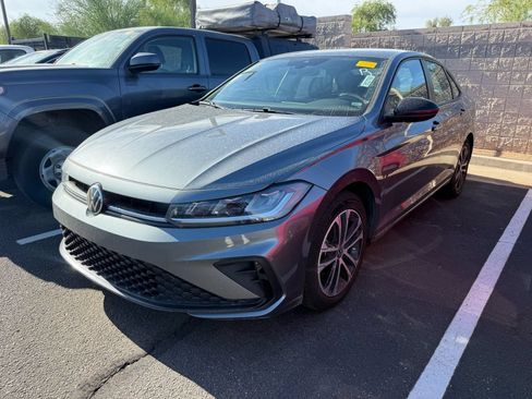 Used 2025 Volkswagen Jetta Sport FWD image 2