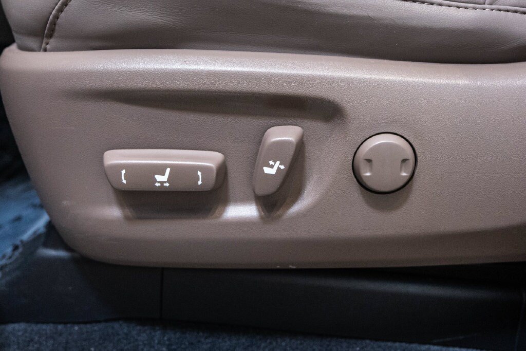 Used 2023 Lexus GX 460 Premium w/ Accessory Package AWD/4WD image 22