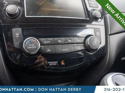 Used 2020 Nissan Rogue SV FWD image 9