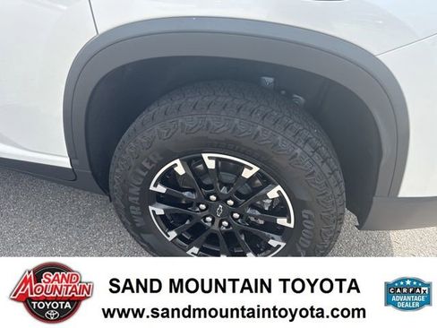 Used 2025 Chevrolet Traverse Z71 w/ Driver Confidence Package image 11