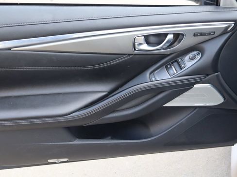 Used 2018 INFINITI Q60 2.0t w/ Sensory Package 2.0T Luxe RWD image 19