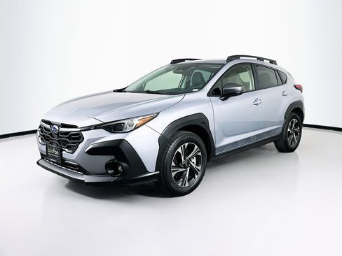 Used 2024 Subaru Crosstrek 2.0i Premium image 3