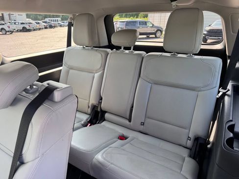 Used 2025 Ford Expedition Max Platinum AWD/4WD image 36