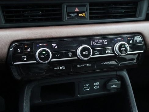 Certified 2025 Honda Pilot Elite image 24