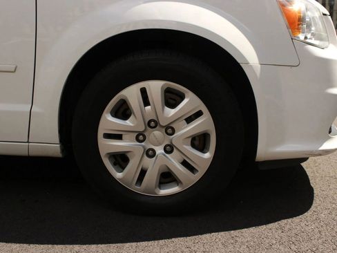 Used 2016 Dodge Grand Caravan SE w/ Quick Order Package 29E SE FWD image 7